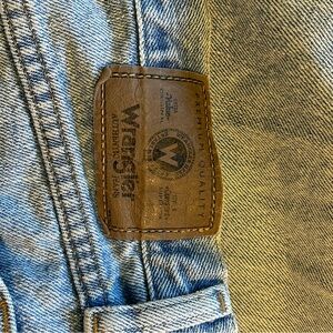 Wrangler Men's Light Blue Relaxed Jeans